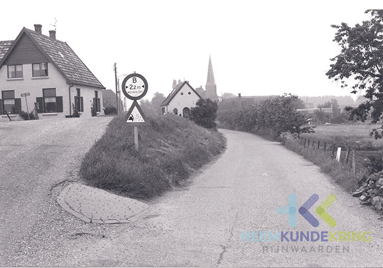 Fotoserie Aerdt in de jaren '70. Splitsing Aerdsedijk - Kerkstraat