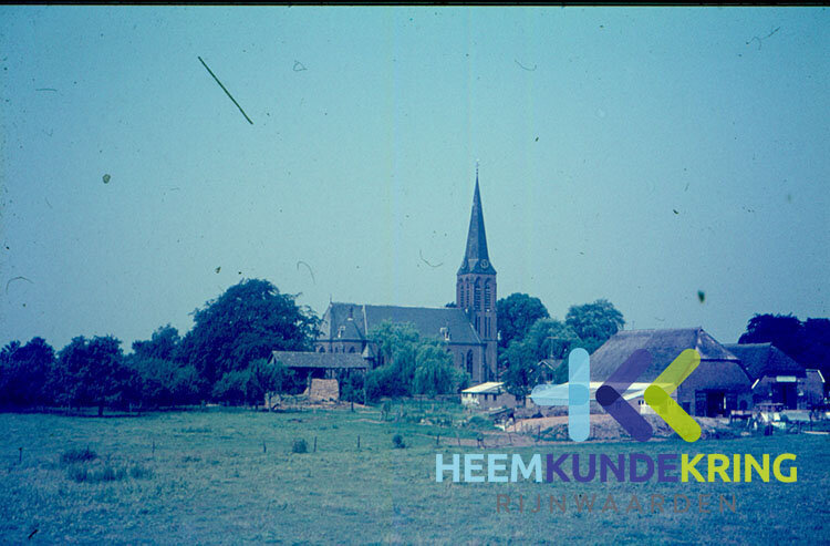Zicht op de kerk vanaf de Polderdijk